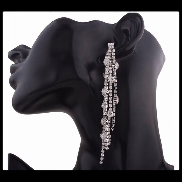 Jewelry - Gorgeous drop rhinestone earrings